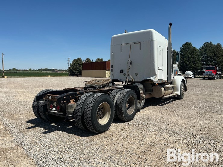 2012-freightliner-coronado-132-image-5