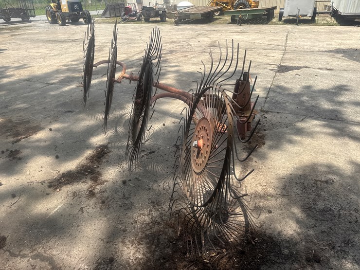 4-wheel-3-pt-hay-rake-image-3