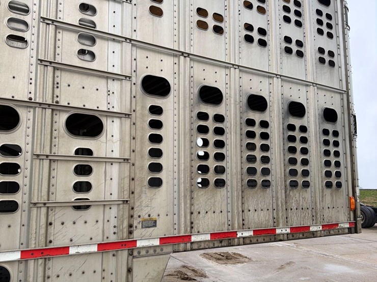 2001-wilson-livestock-trailer-image-25