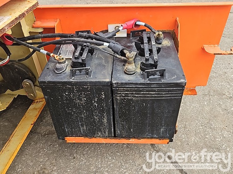 2016-jlg-1230es-image-14