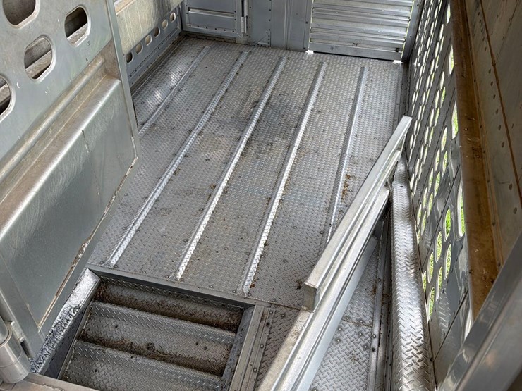 2001-wilson-livestock-trailer-image-52