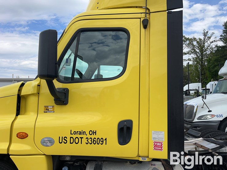 2016-freightliner-cascadia-125-image-19