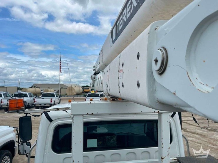 2015-freightliner-m2-106-image-63