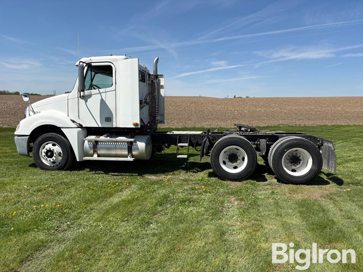 2007-freightliner-columbia-day-cab-truck-tractor-image-8
