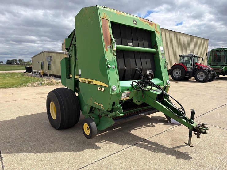 john-deere-568-image-3