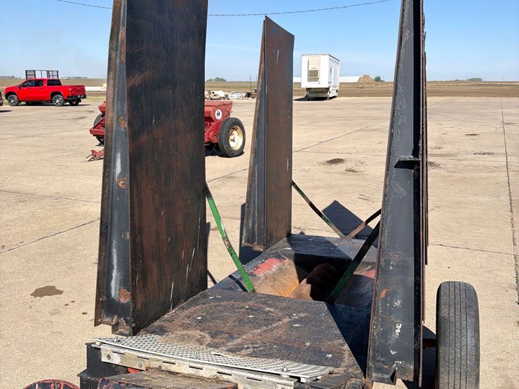 driver-over-hopper-with-unload-auger-image-15