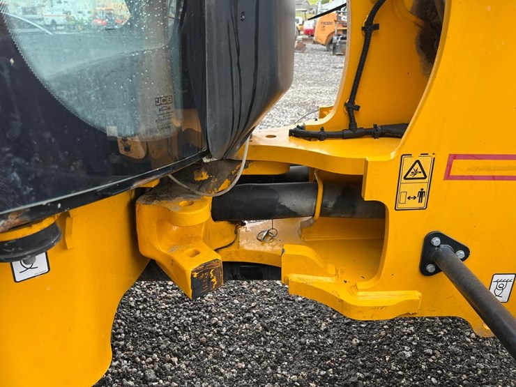 2022-jcb-407-image-19