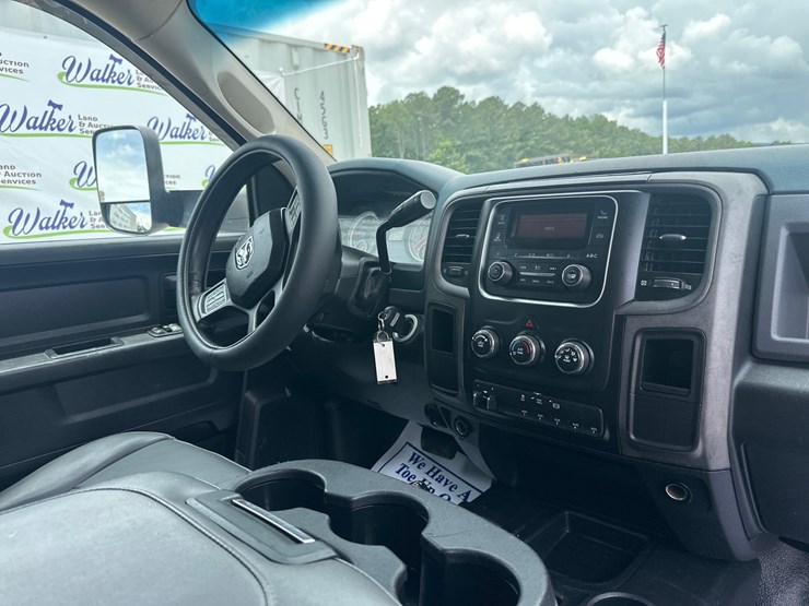 2016-dodge-3500-image-3