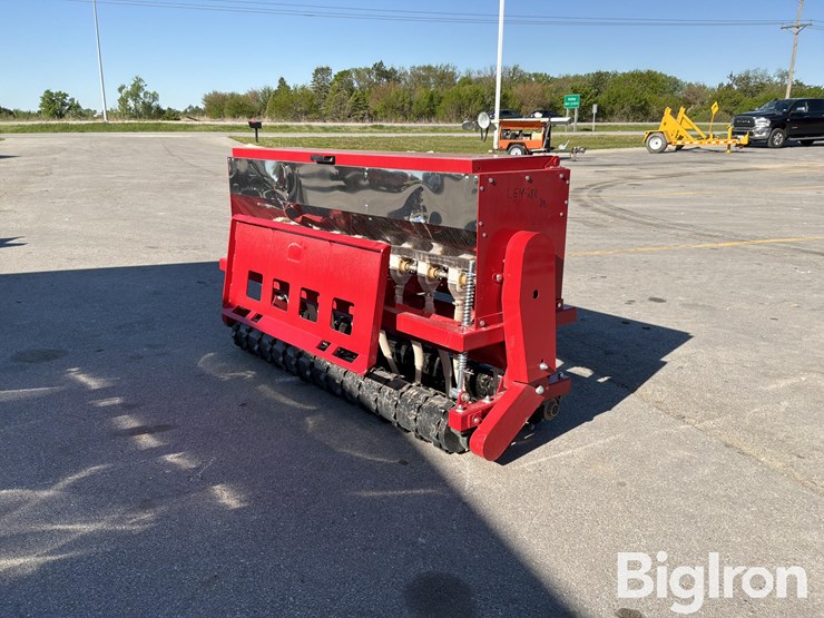 2025-massey-ferguson-730-image-5