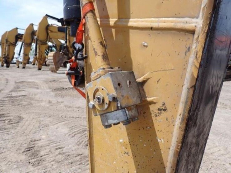 2014-caterpillar-320el-image-23