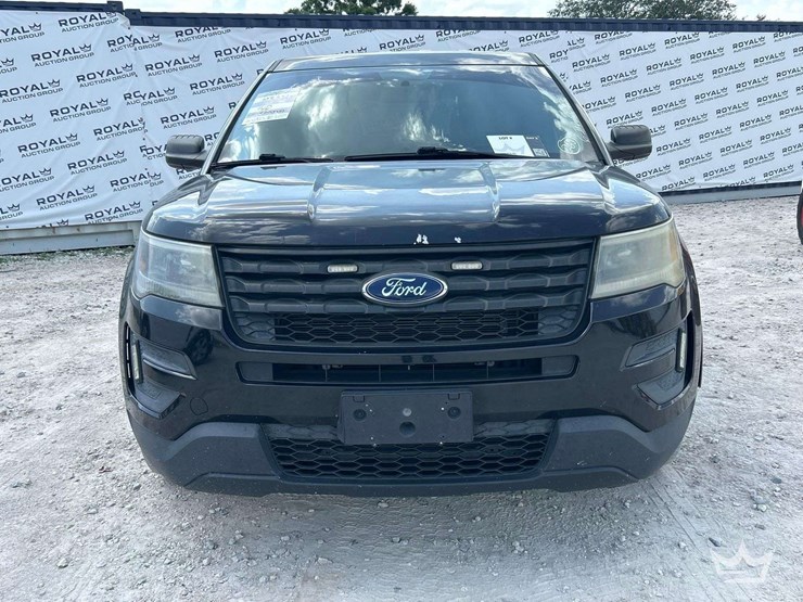 2017-ford-explorer-image-17