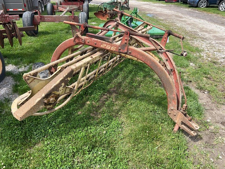 new-holland-256-image-2