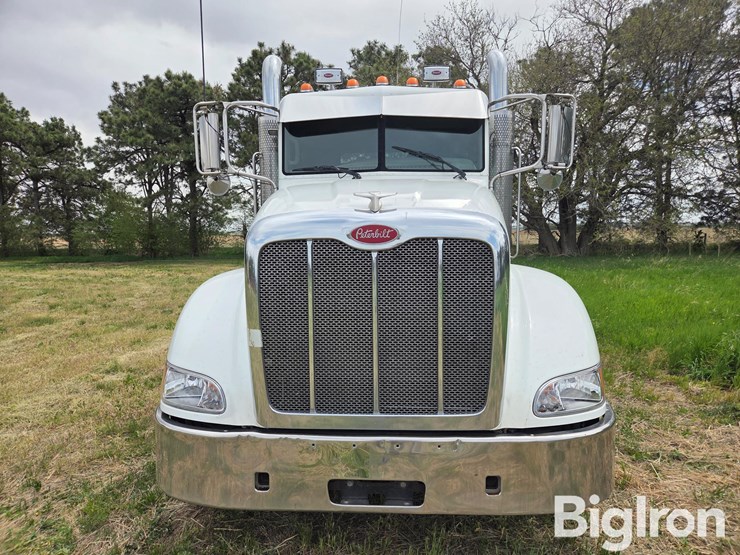 2009-peterbilt-384-image-2