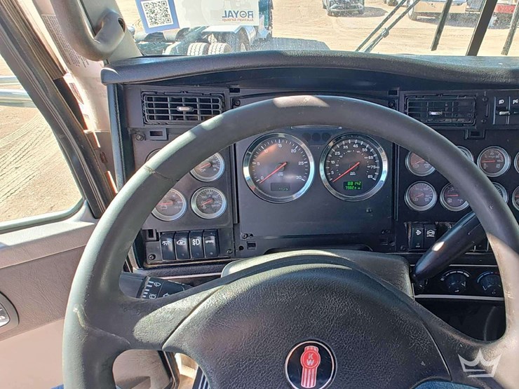 2012-kenworth-t800-image-28
