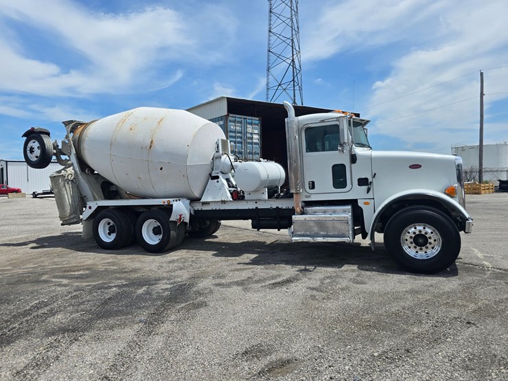2014-peterbilt-365-image-38