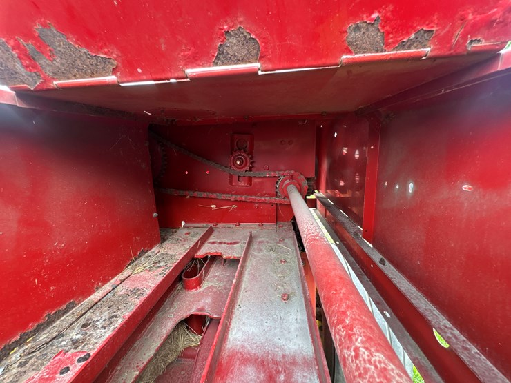 new-holland-575-image-12
