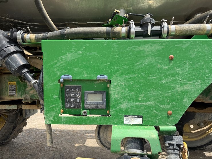 2016-john-deere-r4038-image-34