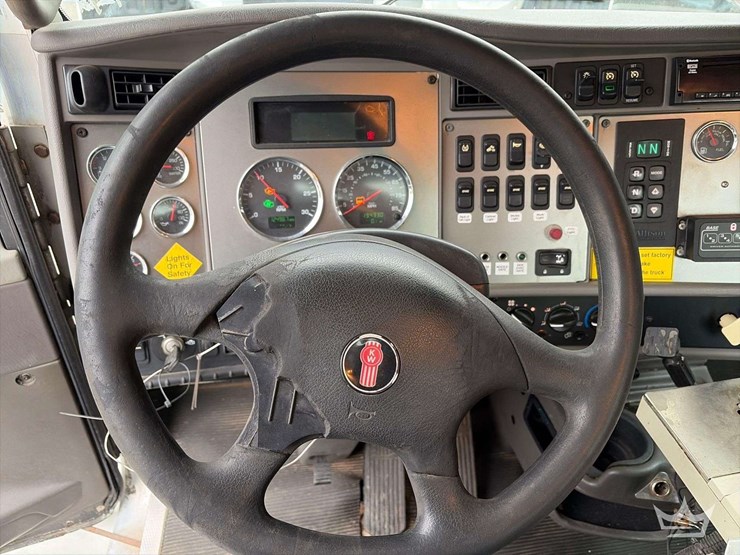 2014-kenworth-t370-image-14