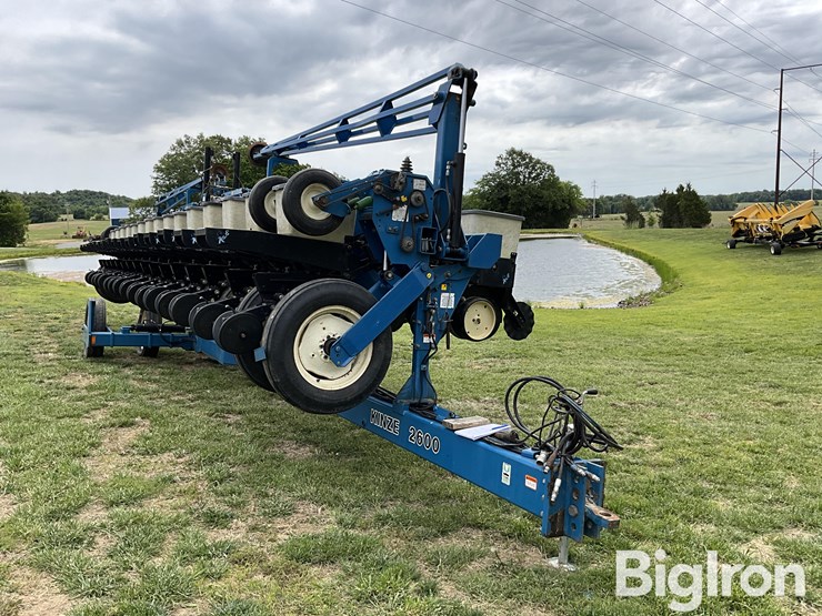 kinze-2600-image-3