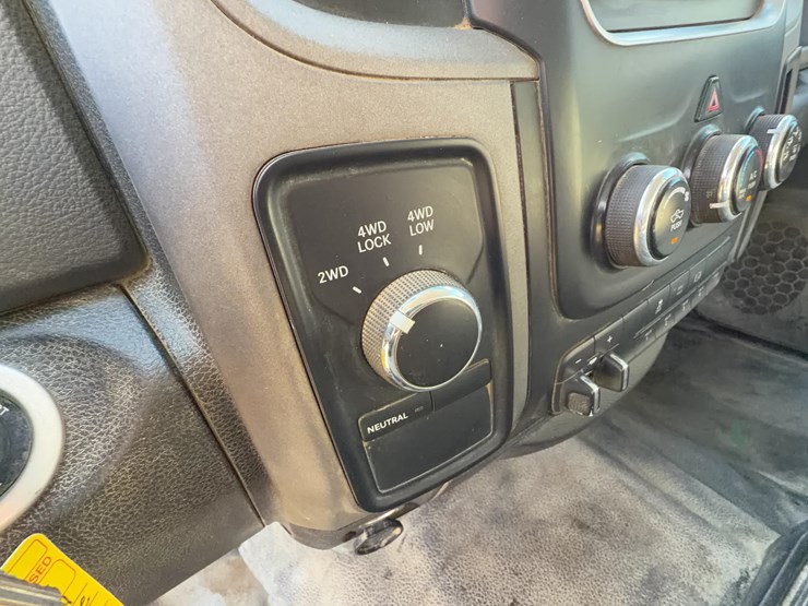 2014-dodge-3500-image-17