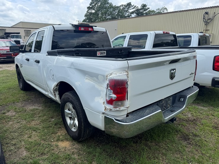 2021-ram-1500-classic-image-5