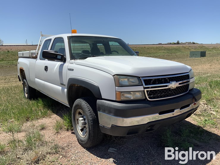 2006-chevrolet-3500-image-3