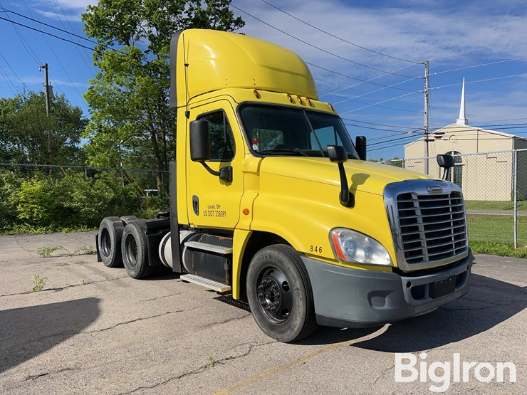 2016-freightliner-cascadia-125-image-3