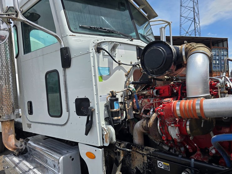 2014-peterbilt-365-image-75