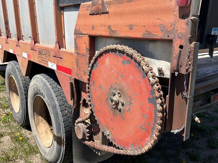 1976-bobc-30ft-live-bottom-semi-silage-trailer-image-37