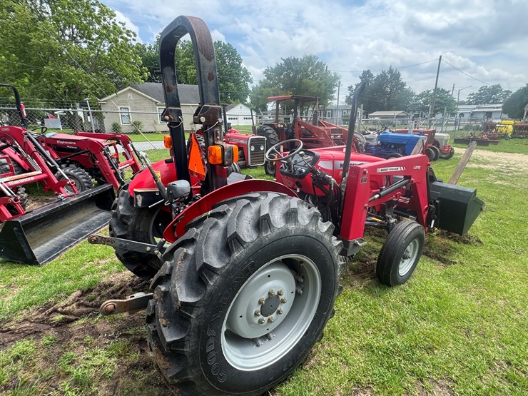 2010-massey-ferguson-2635-image-3