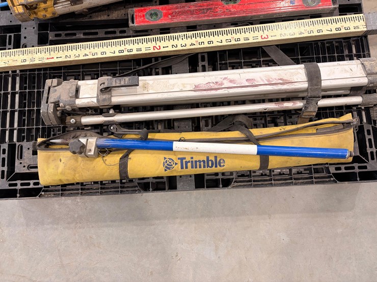 assortment-of-laser-level-stands-image-5