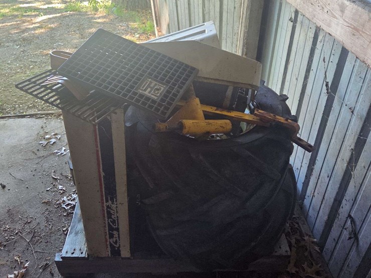 pallet-of-cub-cadet-parts-image-2