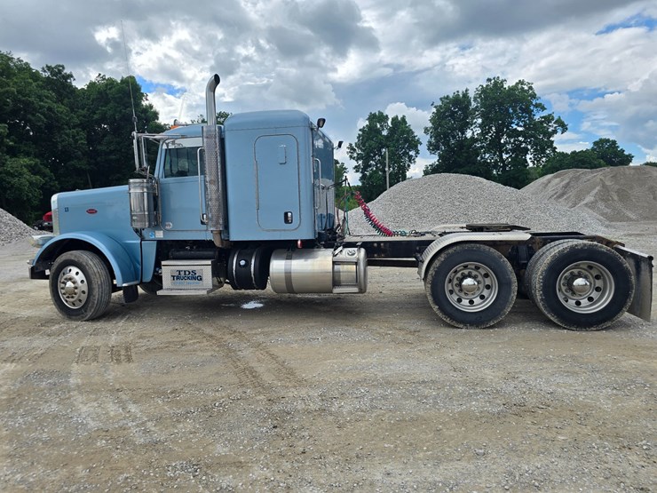2013-peterbilt-388-image-12