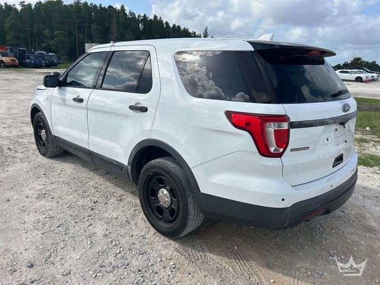 2016-ford-explorer-image-3