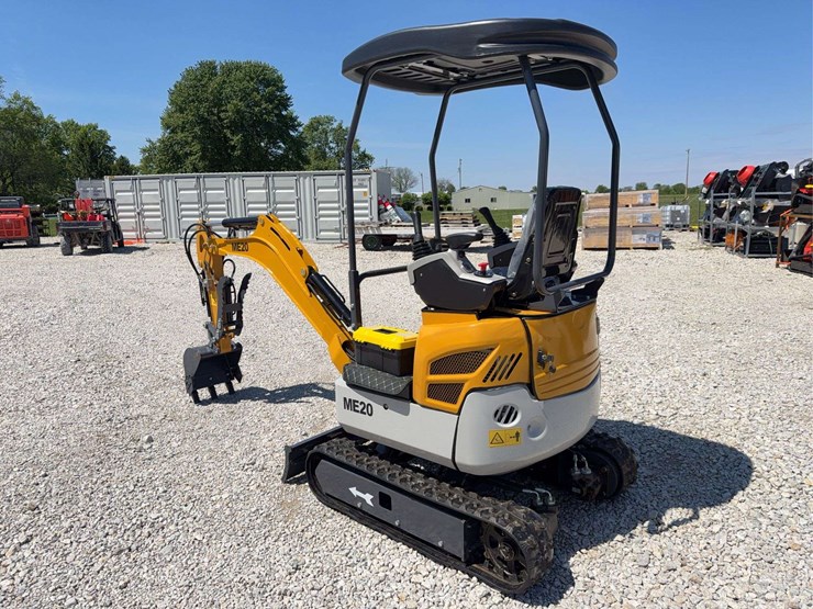 2026-me20-mini-excavator-image-3