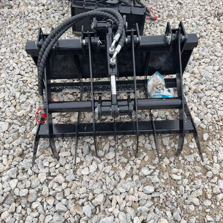 Hydraulic Grapple Attachment for Mini Skid Steer