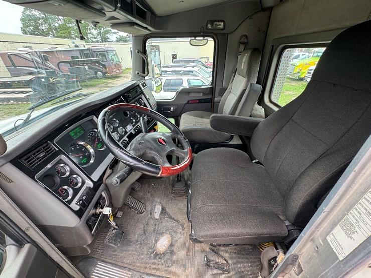 2012-kenworth-t800-image-5