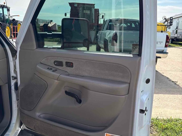 2002-gmc-2500-image-38