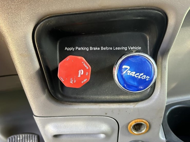 2017-peterbilt-389-image-66