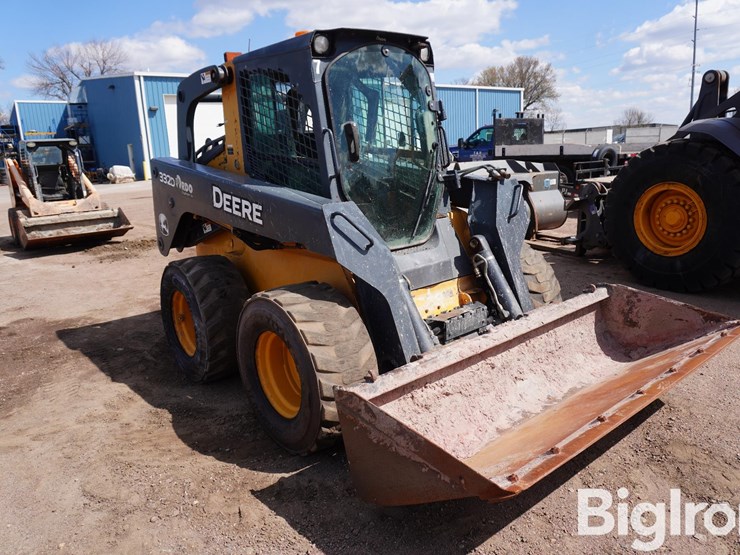 deere-332d-image-3