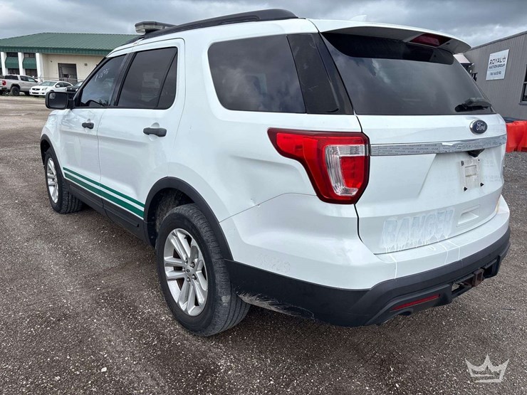 2016-ford-explorer-image-4