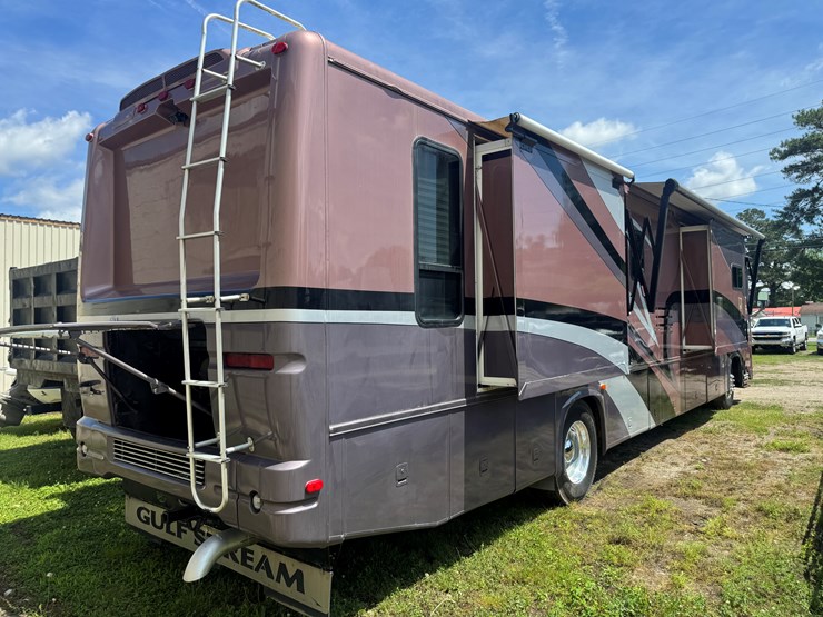 2003-gulfstream-motorhome-with-(4)-slideouts-cummins-diesel-pusher,-allison-automatic-image-3