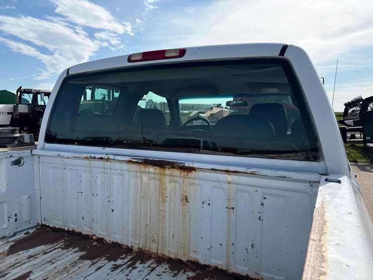 2004-chevrolet-2500hd-image-30