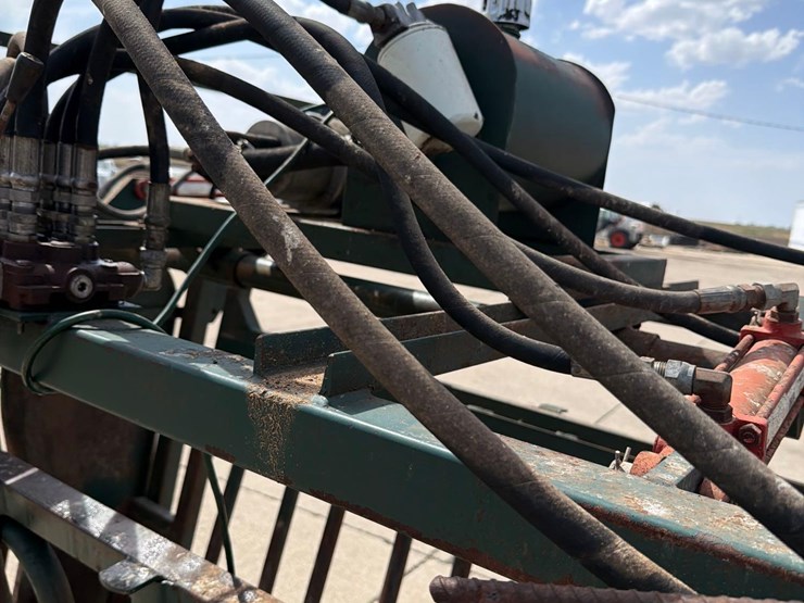 behlen-country-7ft-hydraulic-cattle-squeeze-chute-image-21