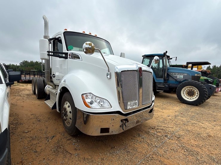 2015-kenworth-t680-image-1