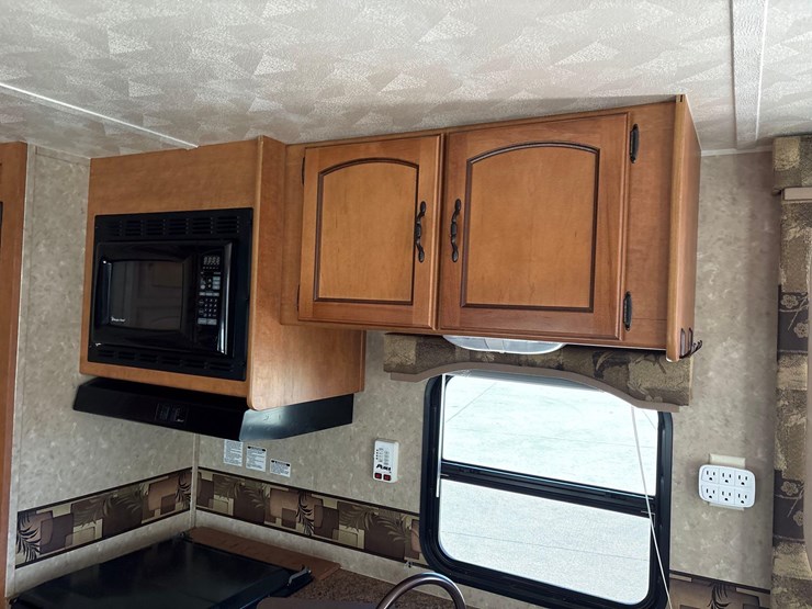 2011-puma-31ft-bumper-hitch-camper-image-27