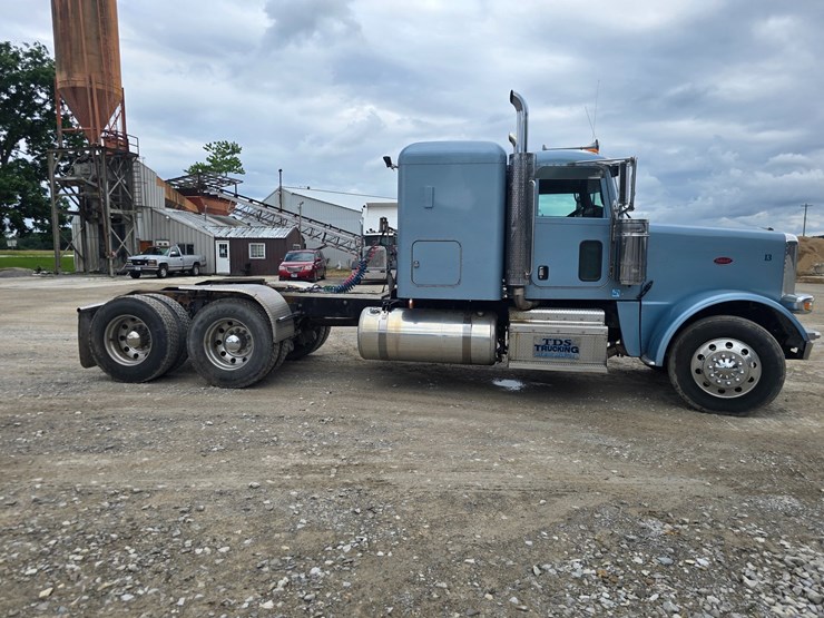 2013-peterbilt-388-image-28