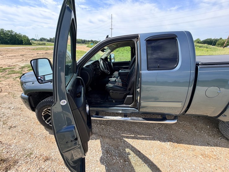 #24066-•-2011-chevrolet-silverado-pickup-truck-image-14