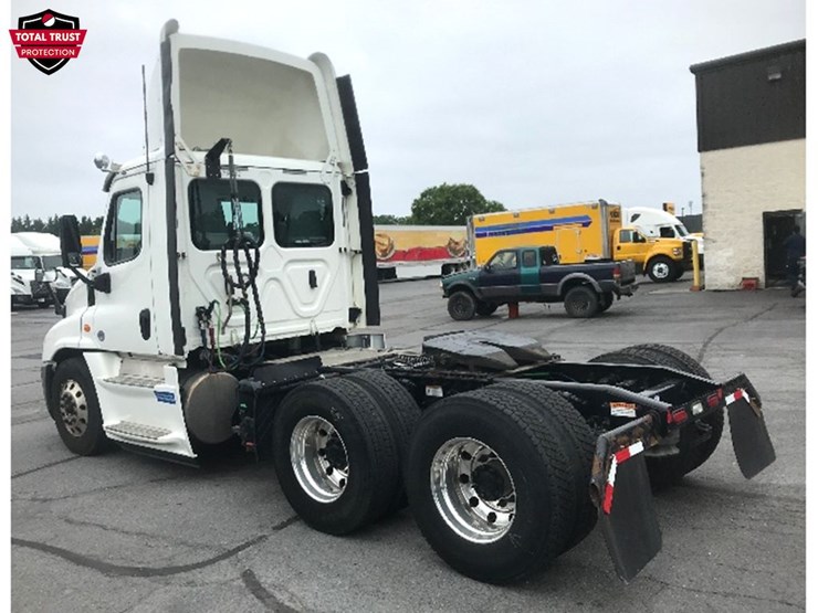 2020-freightliner-cascadia-125-image-2