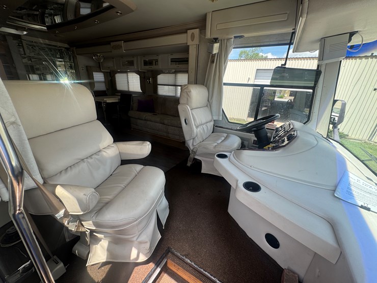 2003-gulfstream-motorhome-with-(4)-slideouts-cummins-diesel-pusher,-allison-automatic-image-19